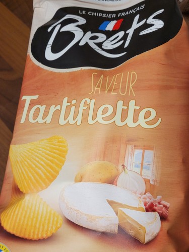A photo of a packet of tartiflette flavoured Brets crisps