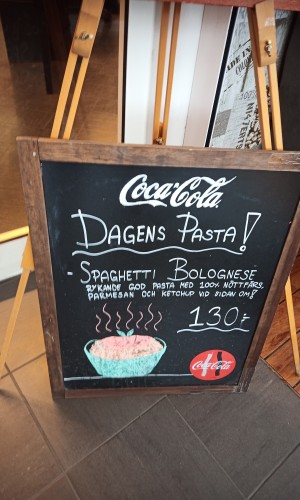 menu sign in Swedish offering pasta with ketchup