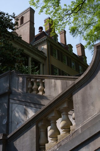 mansion at winterthur in delaware, with sweeping crisscrossing balustrades in the foreground