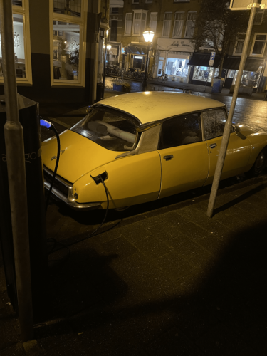 Electric converted [Citroën DS] spotted charging in my street