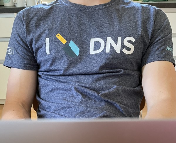Tshirt “I <shovel> DNS”