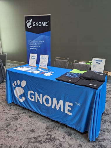 Photo of GNOME table at FOSSY 