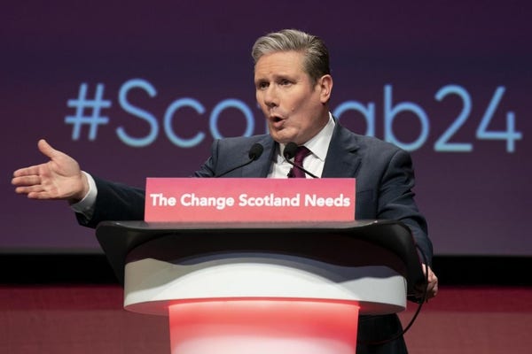 Keir Starmer gesticulating at a podium bearing the slogan "The change Scotland needs. "