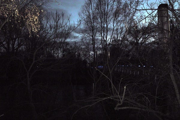 Le pont de fil de nuit et son écosystème de Loire 