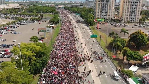 Avenida Las Américas covered in a sew of humanity and Puerto Rican flags (estimated in hundreds of thousands in an island of 4 million people)