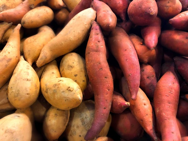 Picture of a bunch of sweet potatoes and yams. Yellow ones on the left, reddish ones on the right. Don't ask me which is which. What. Do I look like, a potato doctor?