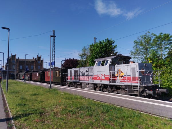 Sonderzug der IBSE mit historischen Wagen sowie einer Diesellokomotive der Mindener Kreisbahn.