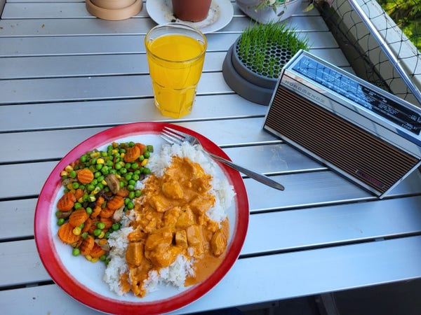 Curry mit Huhn, Reis und Gemüse