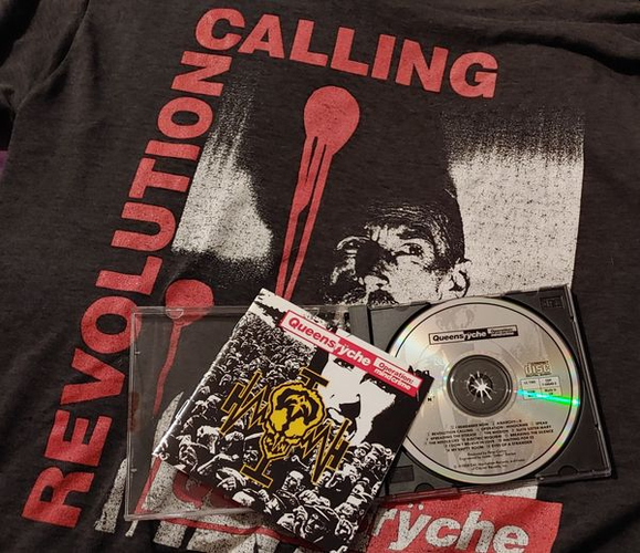 T-shirt i płyta CD "Operation: Mindcrime" zespołu Queensryche