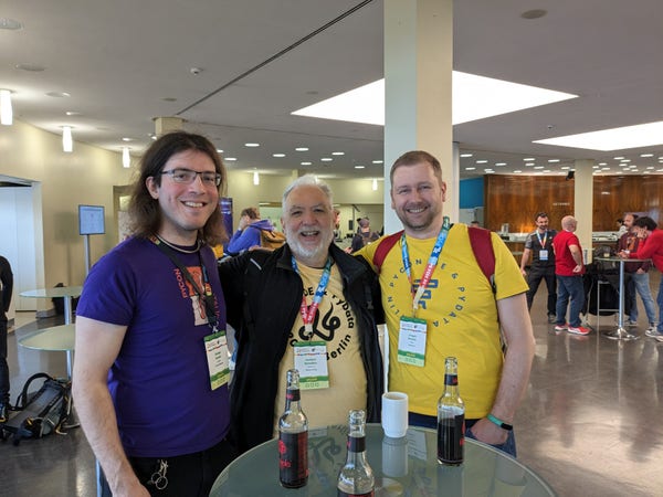 @the_compiler@mastodon.social, @jugmac00 and @ramgarlic chatting about @brianokken's #pytest book.