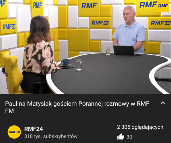 Screenshot NewPipe wyświetlający rozmowę Roberta Mazurka z Pauliną Matysiak w RMF FM