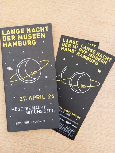 Flyer und Eintrittskarten für die Lange Nacht der museen in Hamburg 