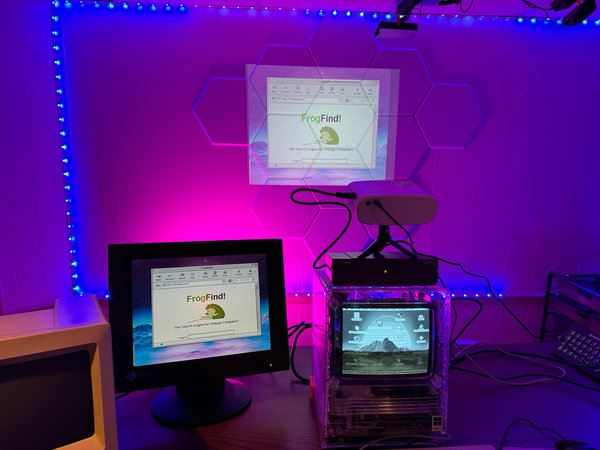 Clear Mac se30 using an eGPU powering an external vga monitor and a mini projector