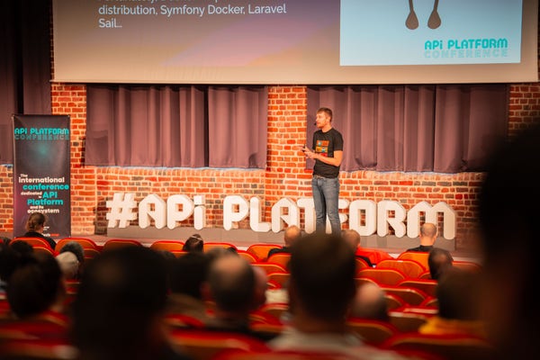 Picture of Kevin Dunglas speaking on stage at the API Platform Con 2023