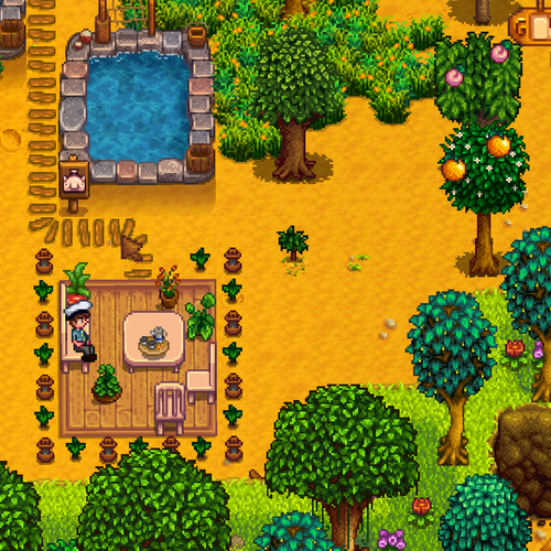 Capture d'écran du jeu Stardew Valley, on y voit notamment une petite mare à poissons, des arbres fruitiers et un carré de plancher entouré de plants de thé et de petites lanternes, meublé d'un banc, une table basse et deux chaises en bois clair rosé.