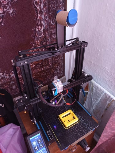 Aquila 3d printer and printed top half of the box