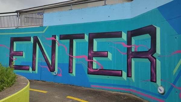 Ein Graffiti mit dem Text "Enter"