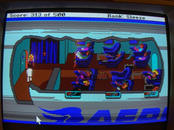 Larry enters the airplane. A cutaway of the fuselage shows the roomy business class in 16 color pixelated graphics. 