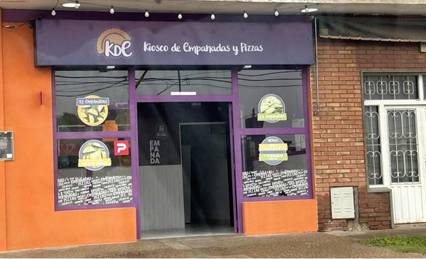 Shop front of the Kiosko de Empanadas y Pizzas at Santa Fe