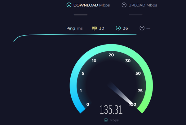 a internet speedtest showing 135Mbps down