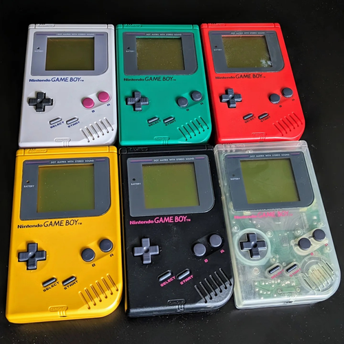 6 nintendo gameboys lined up.