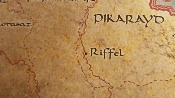 Der Ausschnitt einer Landkarte zeigt unterhalb eines Landes Pikarayd eine Stadt Riffel.