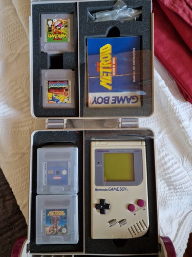 A case with space for Game Boy 12 games, connectors, and batteries.