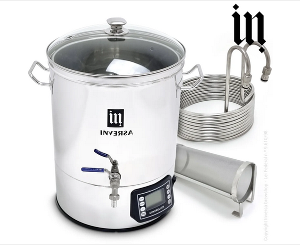 Photo of a single vessel brewing system suitable for homebrewing (20L) made of Inox 304 with a facet and built-in controller. On the side, a hop bag made of steel and a immersion chiller.