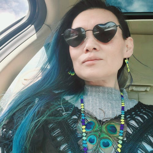 Selfie in car. Wearing my peacock hair pin as a brooch & handbeaded blue/purple/yellow native beaded floral jewelry - earrings & necklace.