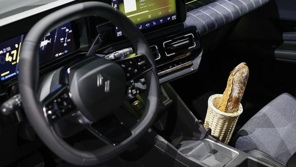 The interior of the new Renault 5 with wicker baguette holder. 