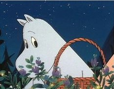 Moominmamma with her basket, gathering things from the wood in the evening.