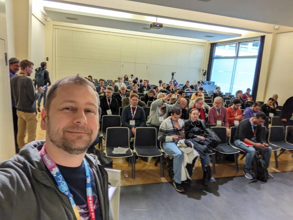 Selfie of Jürgen Gmach in front of the audience just a couple of minutes before giving his talk.